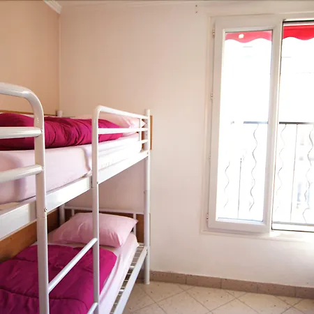 Bastille Hostel-2