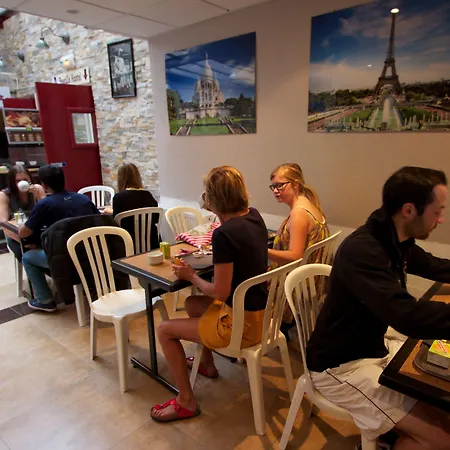 Bastille Hostel-3